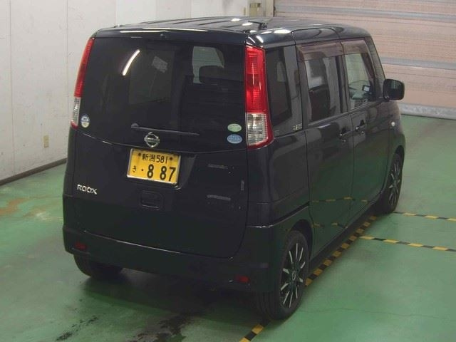 NISSAN ROOX 2010