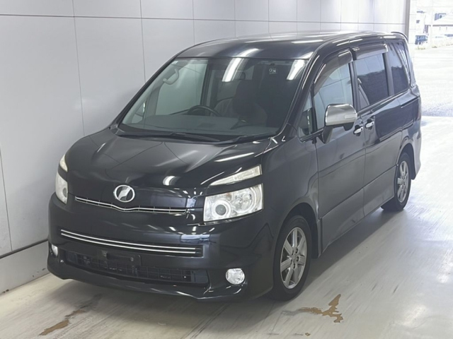 TOYOTA VOXY 2009