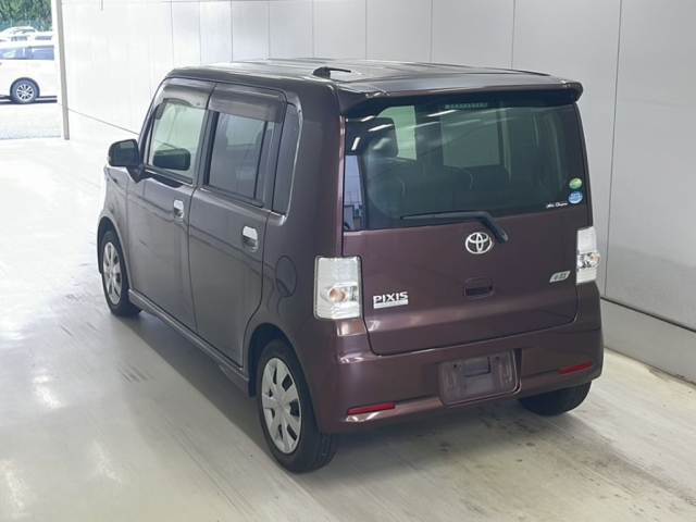 TOYOTA PIXIS SPACE 2013
