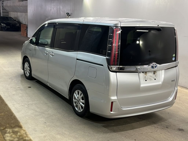 TOYOTA NOAH 2018