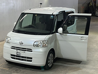 DAIHATSU TANTO 2011