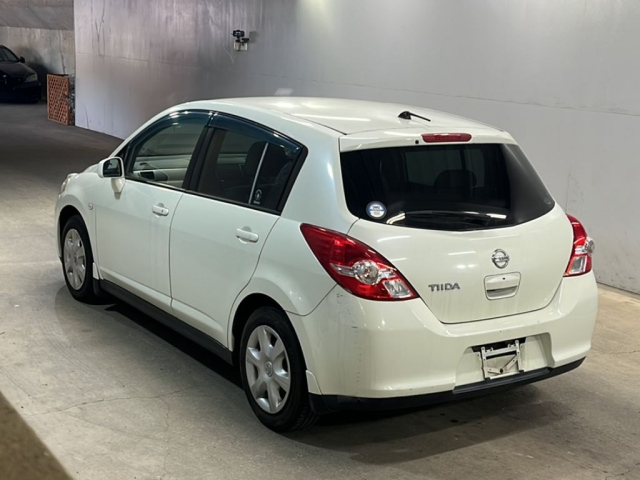 NISSAN TIIDA 2010