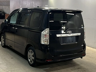 TOYOTA VOXY 2009