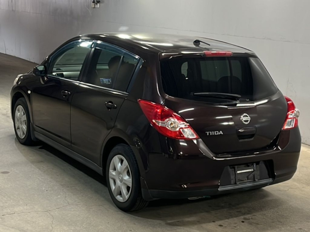 NISSAN TIIDA 2011