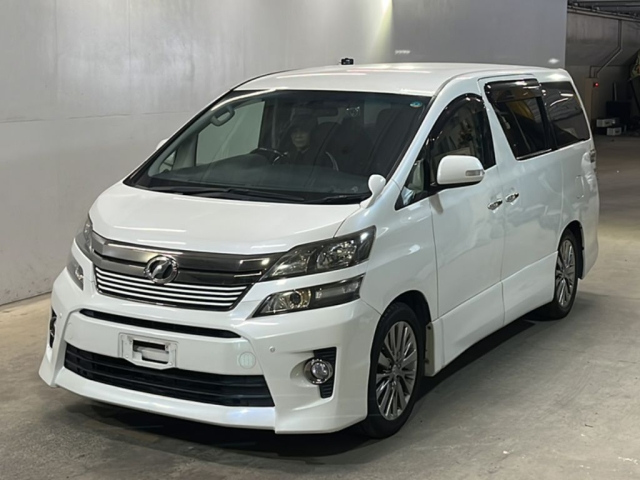 TOYOTA VELLFIRE 2013