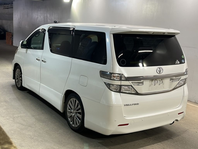 TOYOTA VELLFIRE 2013
