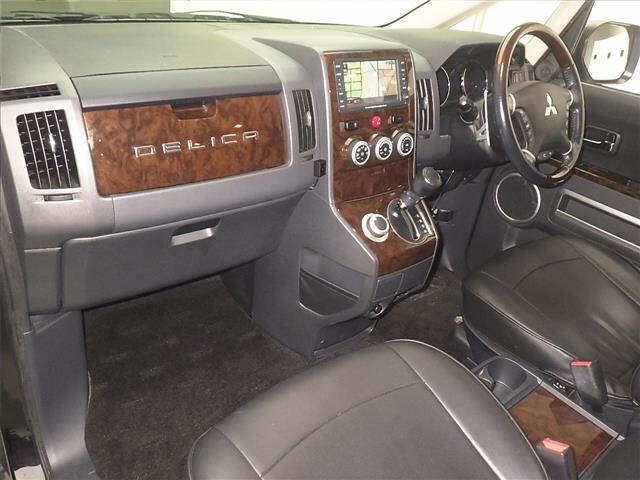 MITSUBISHI DELICA D5 2010