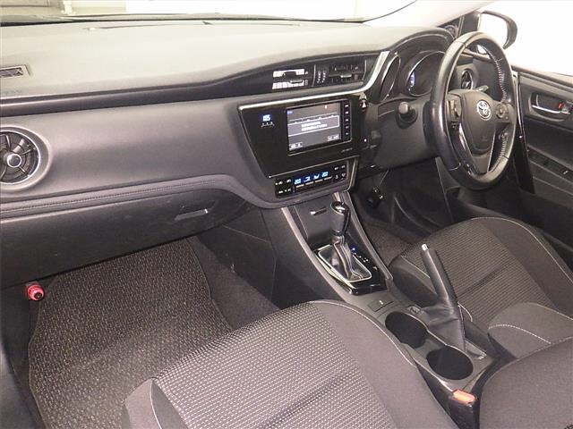 TOYOTA AURIS 2016