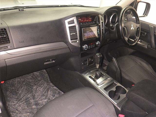 MITSUBISHI PAJERO 2017