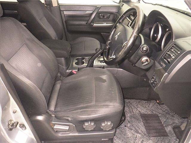 MITSUBISHI PAJERO 2017