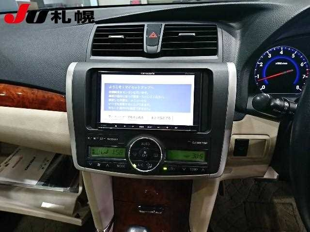 TOYOTA PREMIO 2013