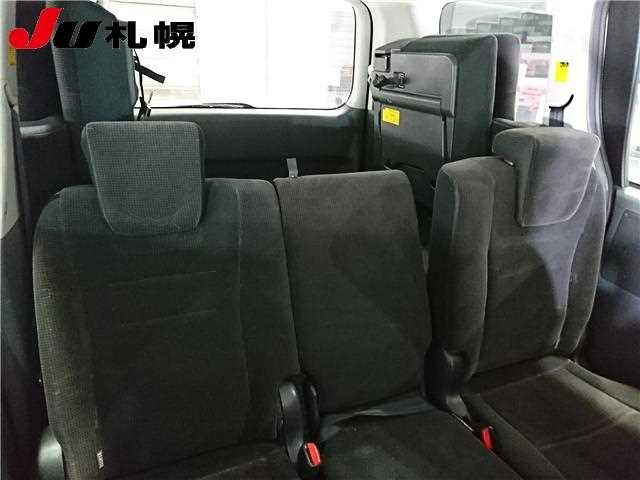 TOYOTA NOAH 2008