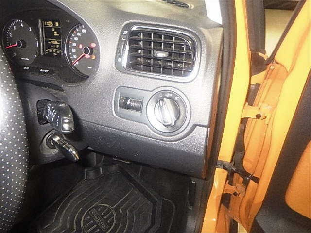 VOLKSWAGEN CROSS POLO 2014