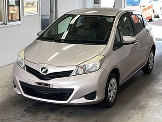 TOYOTA VITZ 2013