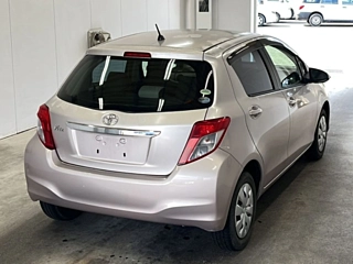 TOYOTA VITZ 2013