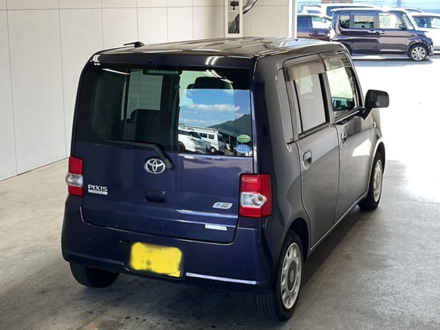 TOYOTA PIXIS SPACE 2013