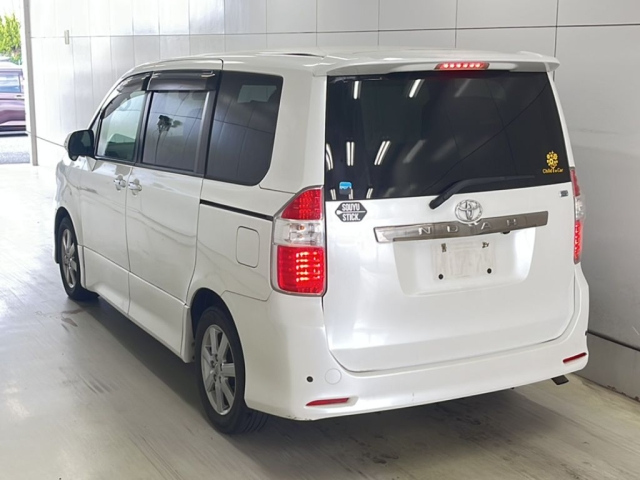 TOYOTA NOAH 2008