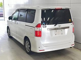 TOYOTA NOAH 2008