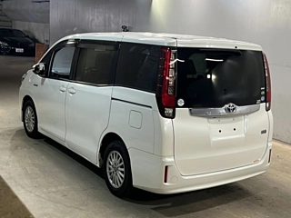 TOYOTA NOAH 2015