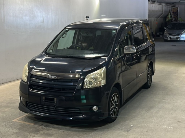 TOYOTA NOAH 2009