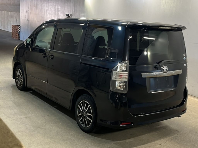TOYOTA NOAH 2009