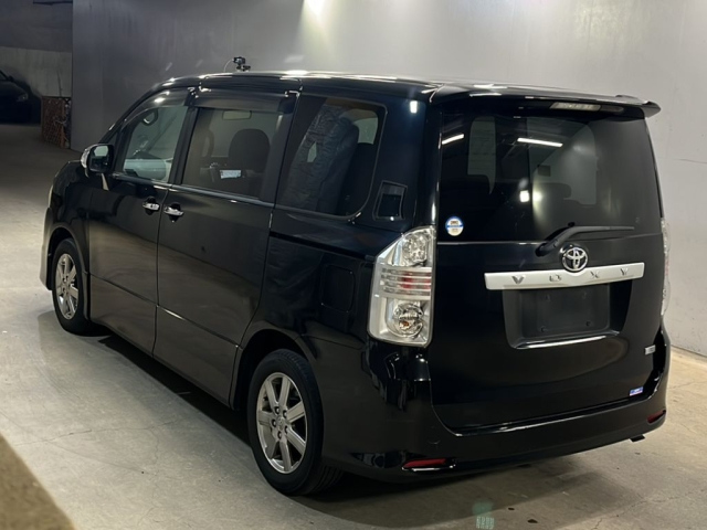 TOYOTA VOXY 2009
