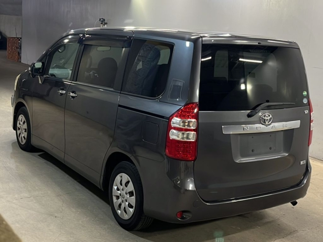 TOYOTA NOAH 2013