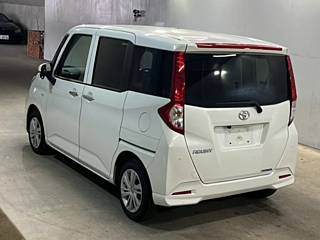 TOYOTA ROOMY 2022