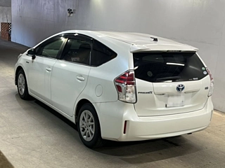 TOYOTA PRIUS ALPHA 2015