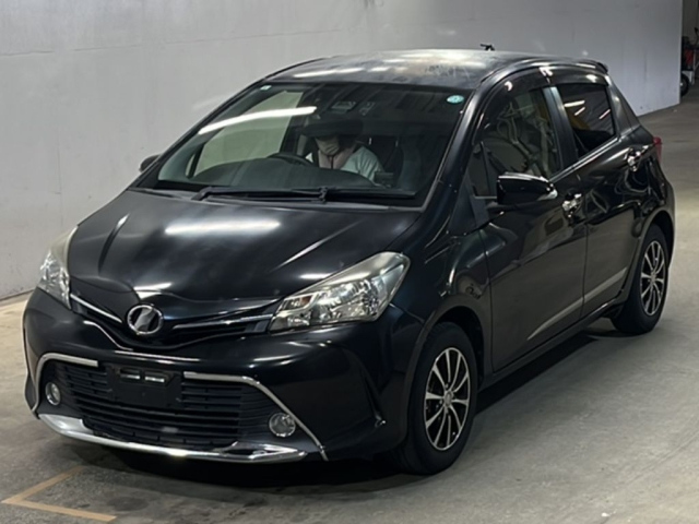 TOYOTA VITZ 2015
