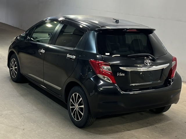 TOYOTA VITZ 2015