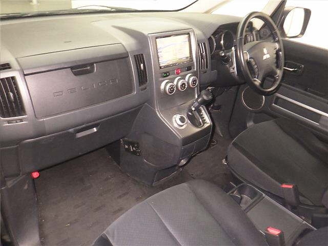 MITSUBISHI DELICA D5 2012