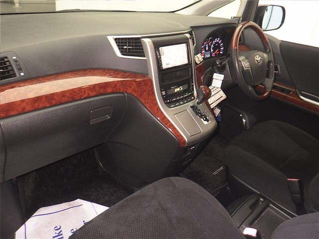 TOYOTA VELLFIRE 2010