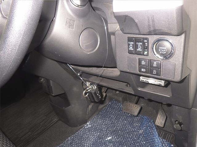 TOYOTA PIXIS MEGA 2019