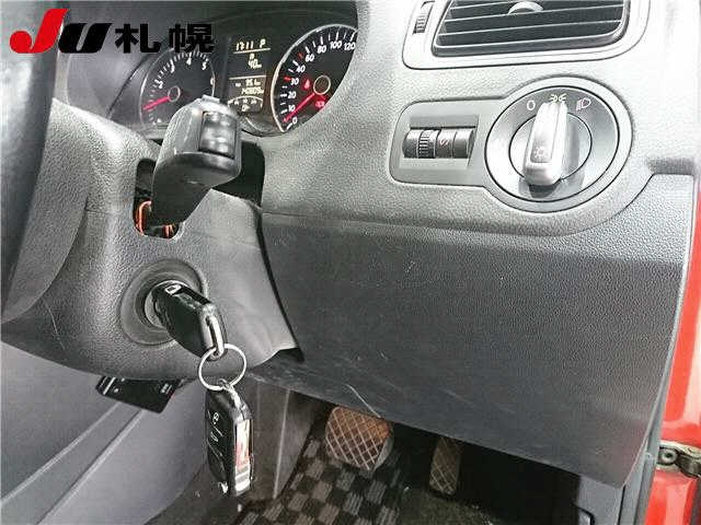 VOLKSWAGEN POLO 2013