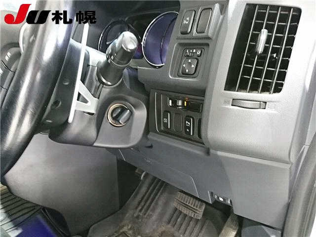 MITSUBISHI DELICA D5 2010