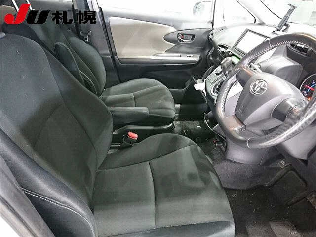 TOYOTA WISH 2011