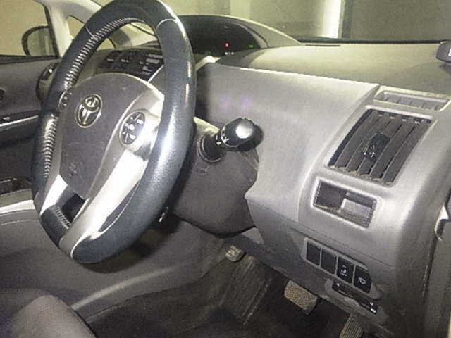 TOYOTA PRIUS ALPHA 2011