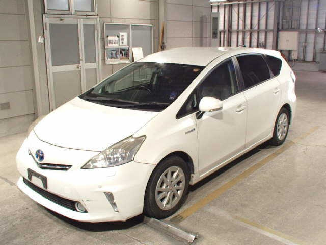 TOYOTA PRIUS ALPHA 2011