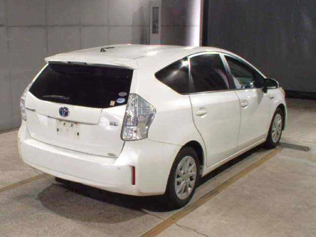 TOYOTA PRIUS ALPHA 2011