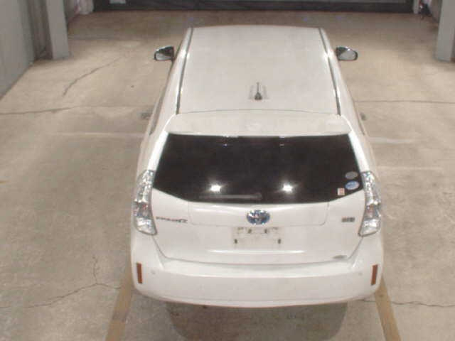 TOYOTA PRIUS ALPHA 2011