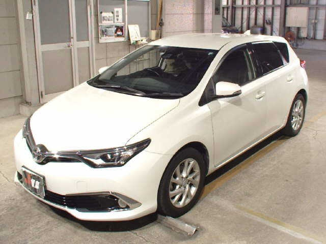 TOYOTA AURIS 2016