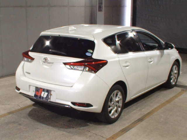 TOYOTA AURIS 2016