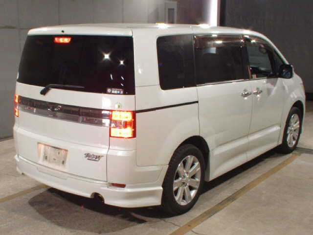 MITSUBISHI DELICA D5 2010