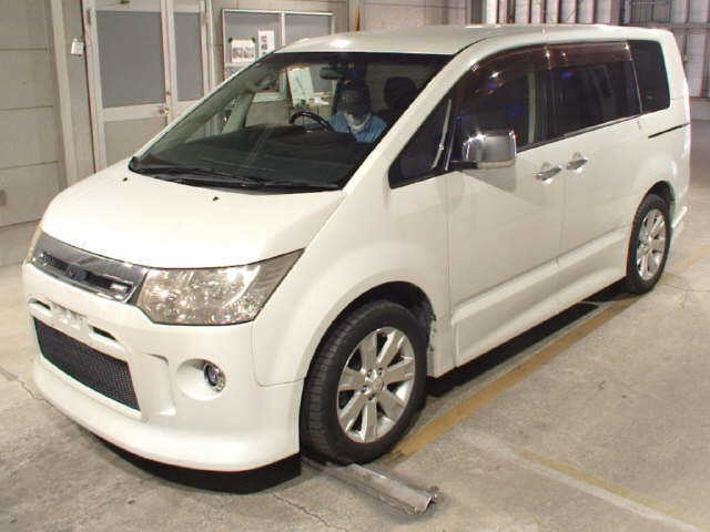 MITSUBISHI DELICA D5 2010