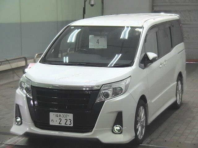 TOYOTA NOAH 2014