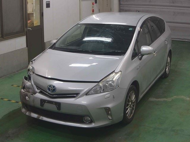 TOYOTA PRIUS ALPHA 2013