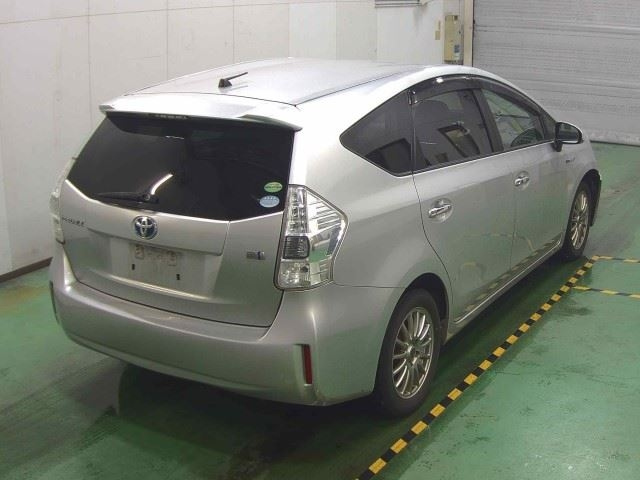 TOYOTA PRIUS ALPHA 2013