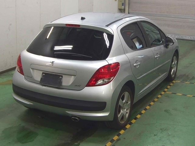 PEUGEOT 207 2010