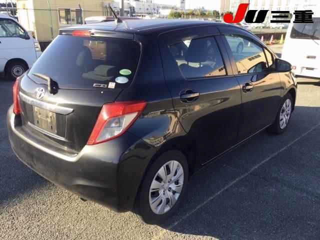 TOYOTA VITZ 2013